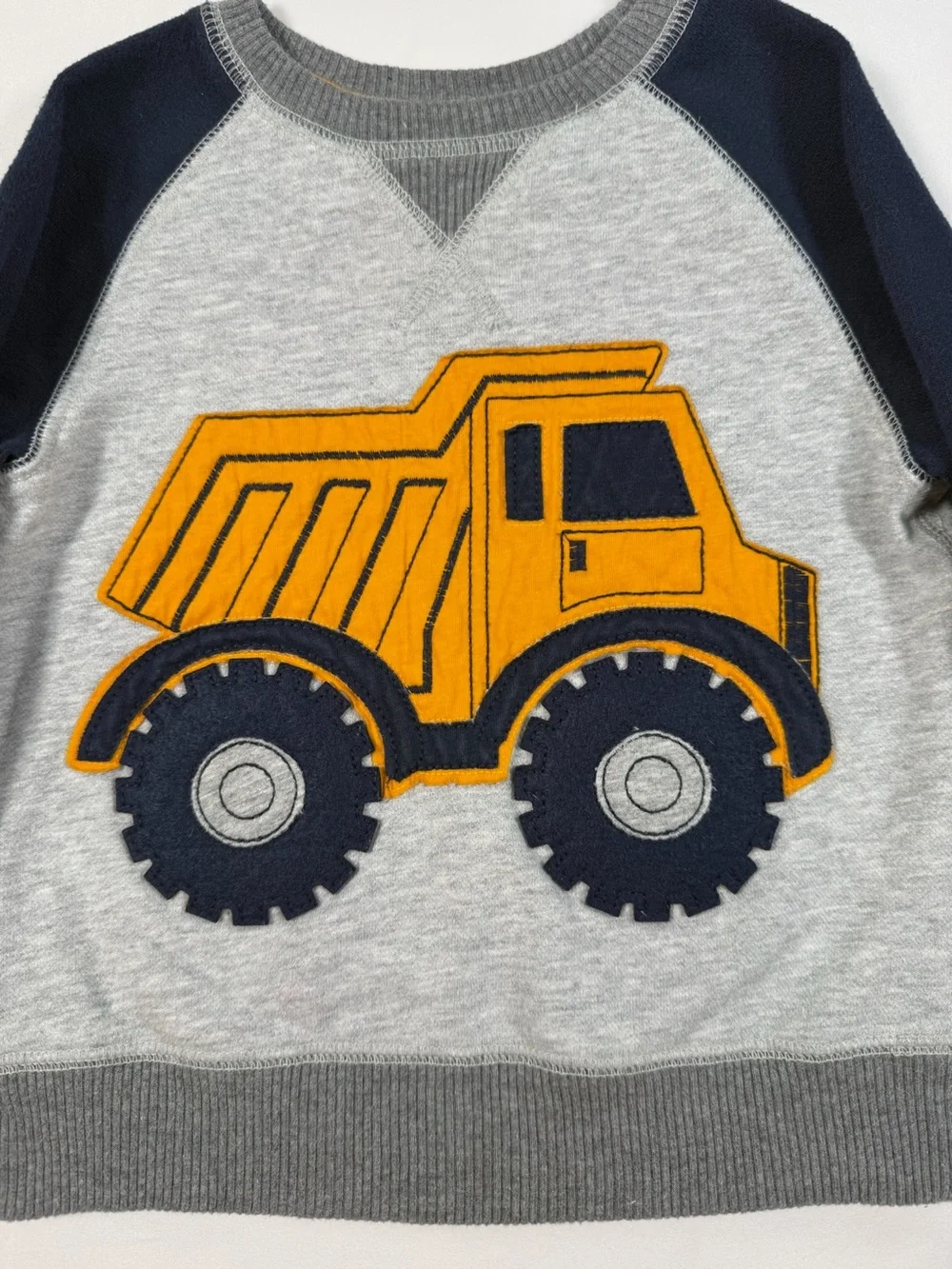 THE‎ CHILDRENS PLACE Boys 2T Sweatshirt Gray Dump Truck Graphic Raglan Crewneck